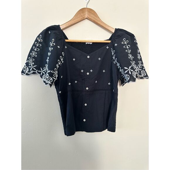 Abercrombie Kids Black and White Smocked Eyelet Blouse Size 15/16 - Picture 1 of 3